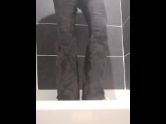Ftm guy wetting his black jeans - Screenshot 14 of 16 - Piss