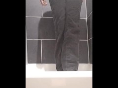 Ftm guy wetting his black jeans - Screenshot 4 of 16 - Piss