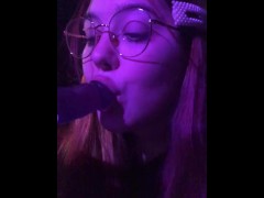 Лёгкий отсос большого члена от милашки - Screenshot 7 of 16 - Kink