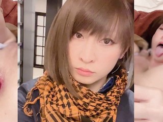 Japonská T-girl Masturbuje s Velkým Robertkem Ve Svém Zejícím Kreténovi.