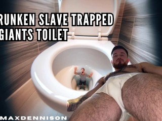 巨人のトイレに閉じ込められた縮んだ奴隷