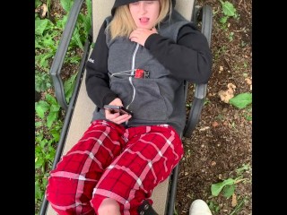 Clignotant Ma Bite à Une Jolie Fille Au Parc-voulez Baiser Dans Les Buissons ?@tokenhotcouple DE Leakprt1