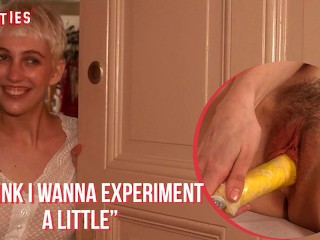 Ersties - Очаровательная Анника экспериментирует с необычными предметами