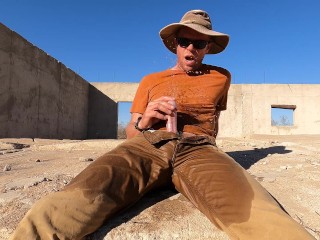 Fonteinen Van Pis Tijdens Het Werken in De Arizona Woestijn