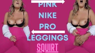 穿着粉红色紧身裤的热熟女老师在学校劳累了一天后缓解压力