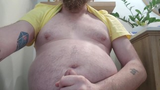 Замедленный камшот попадает мне на лицо и грудь