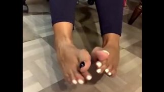 Грязные подошвы и пальцы ног