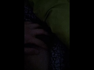 Становится твердым и возбужденным