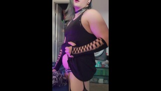 Femboy scopa e sborra sul suo fleshlight