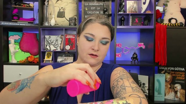 Watch Bondage Video:Nouvelles chandelle B.D.S.M. Wax Play