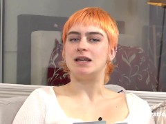 Ersties - Die freche Emi beantwortet intime Fragen und befriedigt sich selbst