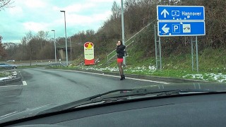 TEEN AUF PARKPLATZ ABGESCHLEPPT UND IM HOTEL GEFICKT