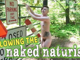 Een Naakte Wandeling in Het Bos / Nudist
