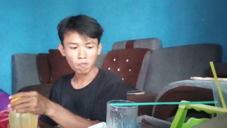 Watch until you finish cumming