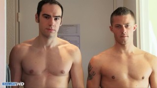 hetero's gevonden in gymclub stemden ermee in om ze naakt te laten filmen onder de douche.