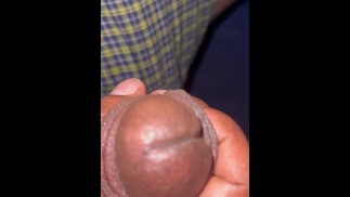 Сегодня пятница, и я проснулся очень возбужденным, мне захотелось показать свою сперму