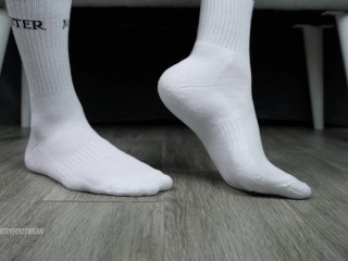 白色主人袜，大男人的脚准备支配：脚的恋物癖！