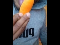 Eating that pussy fruit real good