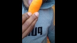 Eating that pussy fruit real good