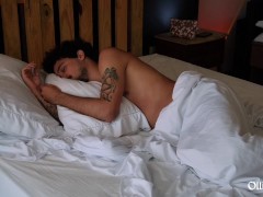 I plug my ass to wake him up sitting on his face - Screenshot 1 of 16 - Short Hair