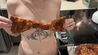 Разогрев пиццы голышом