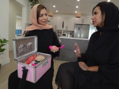 Saudi Barbienjd lesbian scenes with Alina angel/ السحاق العربي والخليجي الاول باربي نجد و اليناانجل - Screenshot 3 of 16 - Arab Girl