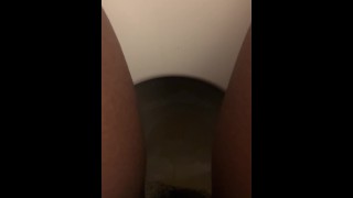Vriendin stuurde een pisvideo over haar menstruatie