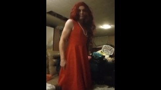 Sissy in Red jurk