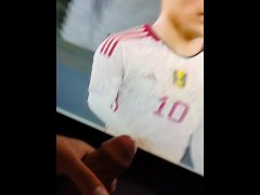 Me la jalo mientras veo el partido México vs Colombia