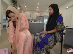 Hot Arabic lesbian Alina Angel & Barbienjd مقتطفات من افلام السحاق الينا انجل وباربي نجد - Screenshot 5 of 16 - Barbienjd