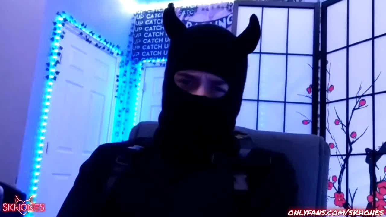 Homem mascarado choraminga por você * gemidos, sons molhados *