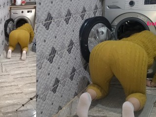 Fucked his Wife while she is inside the Washing Machine حويتها في الكوزينة راسها في آلة الغسيل