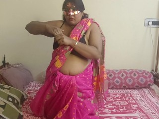 Indian big ass mom solo sex and masterbation herself.