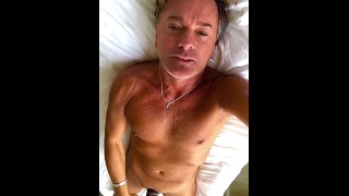 UltimateSlut Christophe Nederlandse pornoster masturbeert voor F
