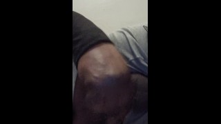 Vídeo de ejaculação no banheiro