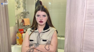 ¡Choque!!! Chica fontanero pide limpiar sus agujeros. Anal y semen en el culo