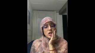 Zahia_Slave Árabe Con Hijab Abre Su Culo Peludo Para Una Orgía