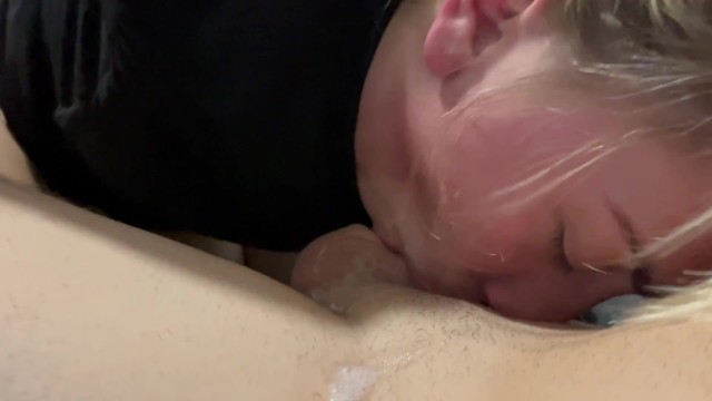 非常にずさんなblondeティーンフェラチオ