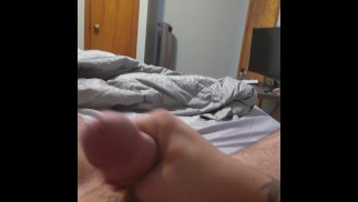 Пухленький подросток мастурбирует в одиночку, пока мама в соседней комнате