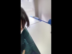 （手持ちスマホ）オフィスの会議室で事務員さんにおちんちんをフェラしてもらった 2/16