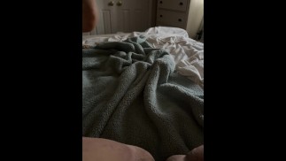 Sexy Milf fingert Ihre Nasse Muschi