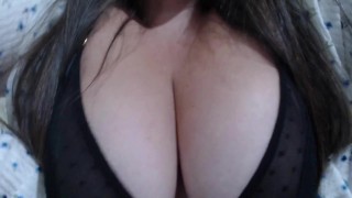 Girl with big breasts wants everyone to eat and suck, do you want to try them?