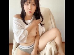 スケスケ乳首Tシャツを見せびらかして恥ずかしいオナニーも見せびらかす【痴女】 - Screenshot 5 of 16 - Hentai Japanese