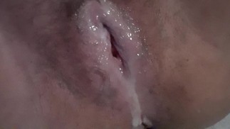 快速他妈的奶油湿猫带掸子手柄。