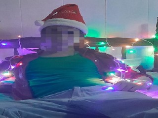 A Delicious Handjob under the Christmas Lights