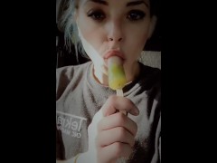 Popsicles are sweet - Screenshot 2 of 16 - Blowjob Compilation