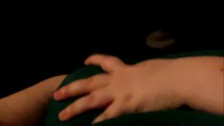 Guter Welpe stöhnt für Stiefvater und spielt mit der Brust beim POV-"Ficken" (Solo-Rollenspiel)