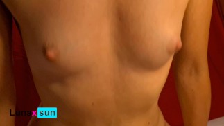 Die Titten der zierlichen Blondine hüpfen beim Ficken - CowGirl riding POV