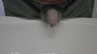 I tried peeing with a short uncut cock 4K60p