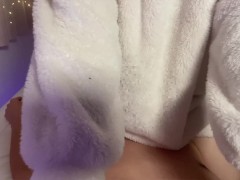 動けない状態で手コキされまくり…しかもめっちゃエロい言葉責め❤️‍🔥 - Screenshot 1 of 16 - 素人個人撮影